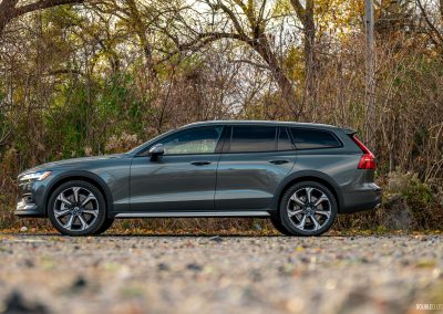 2026 Volvo V60 Cross Country in Forest Lake green