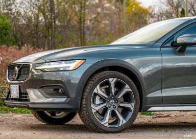 2026 Volvo V60 Cross Country in Forest Lake green