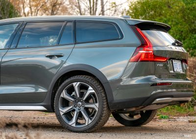 2026 Volvo V60 Cross Country in Forest Lake green