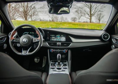 2025 Alfa Romeo Giulia Intensa interior