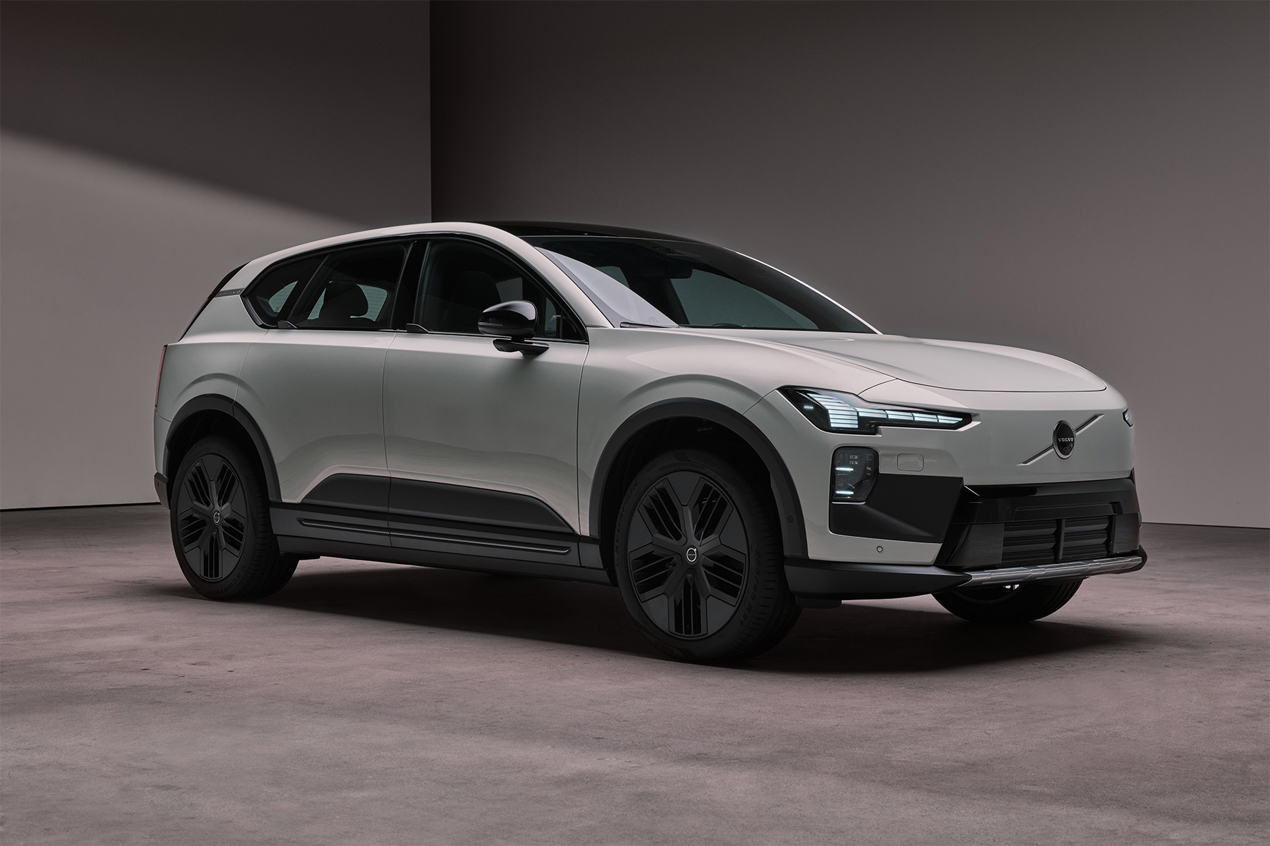 2027 Volvo EX60 Cross Country